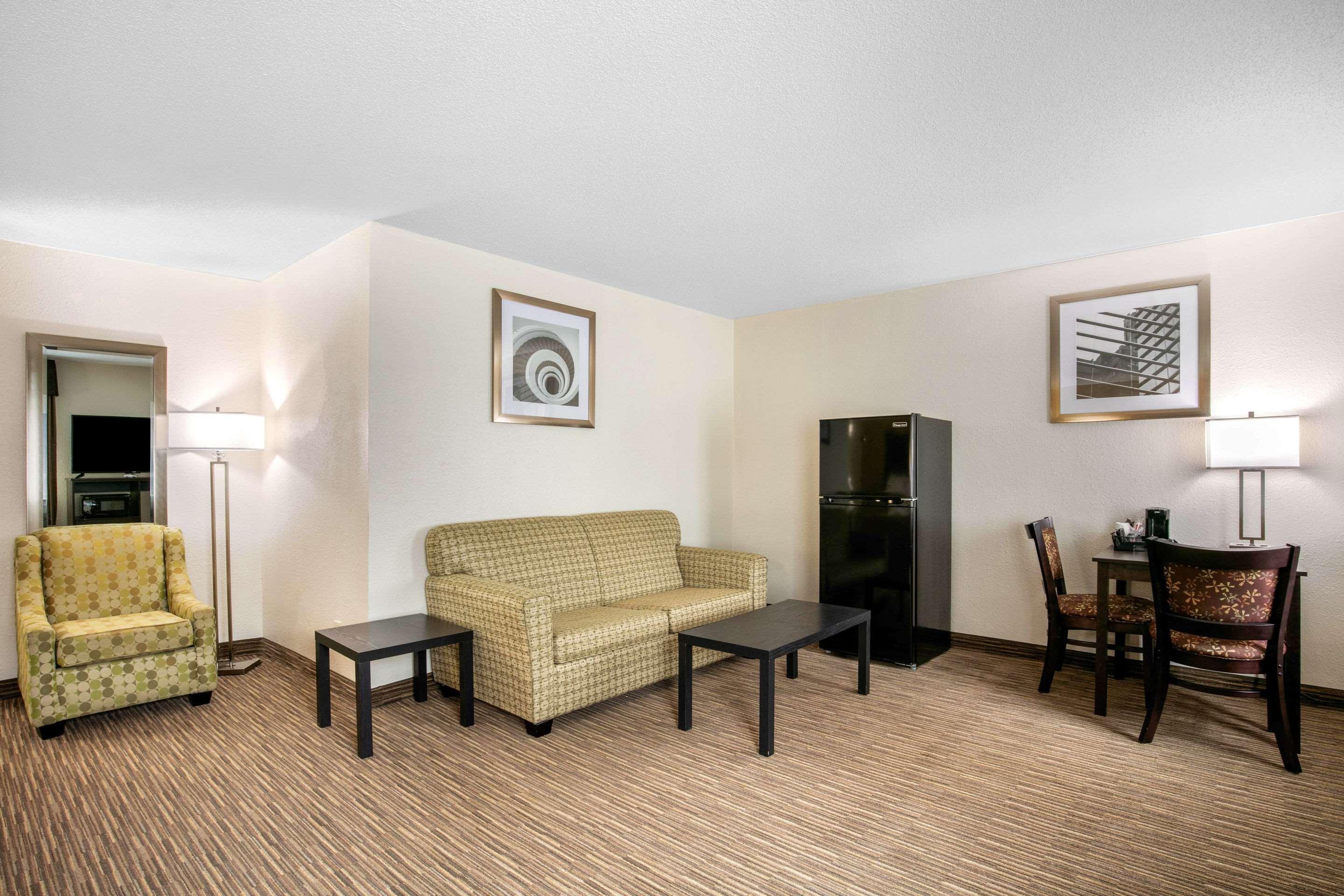 Motel 6-Metropolis, Il Bagian luar foto