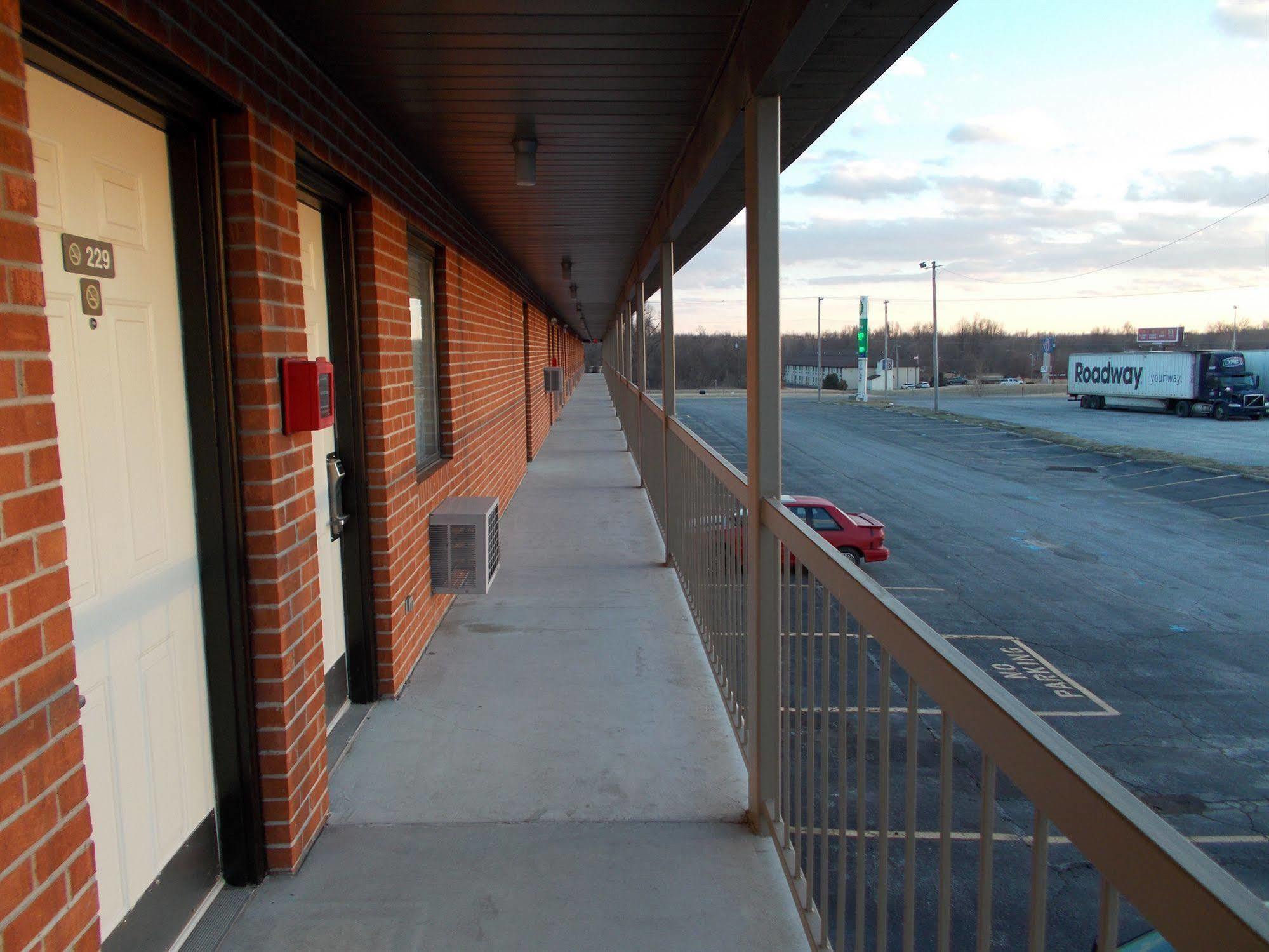 Motel 6-Metropolis, Il Bagian luar foto